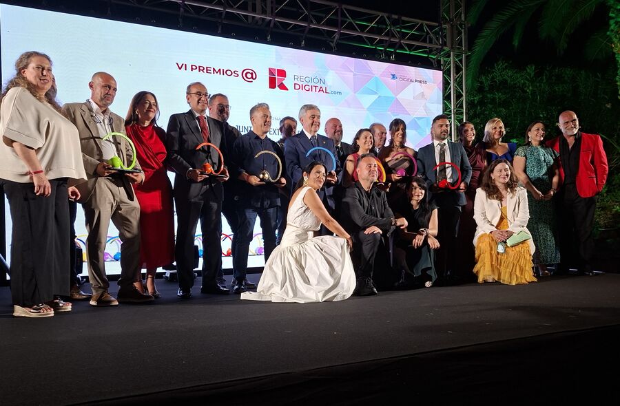 Grupo DigitalPress entrega sus VI Premios  ReginDigitalcom acompaado por 250 personas