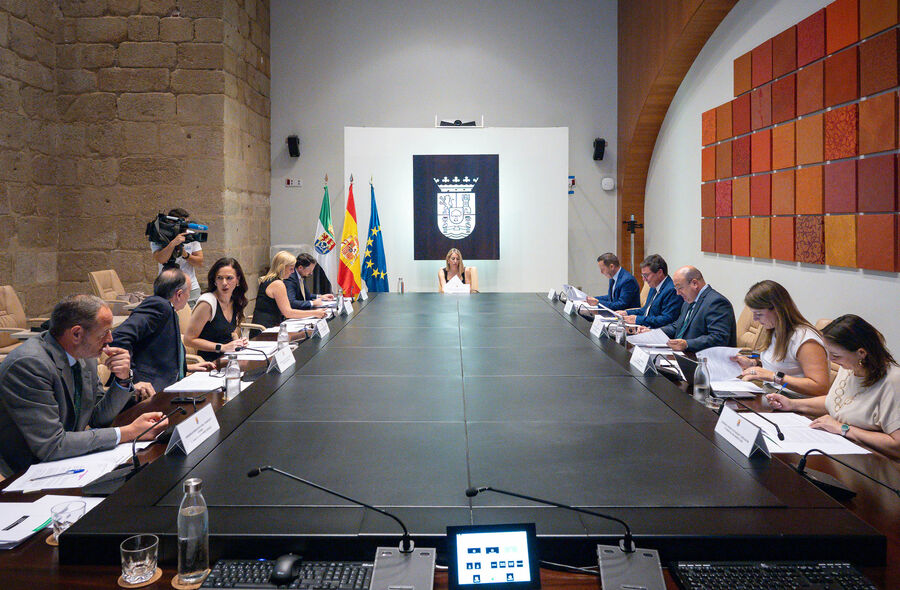  Junta adjudica conciertos para servicio residencia a personas con discapacidad por 54M
