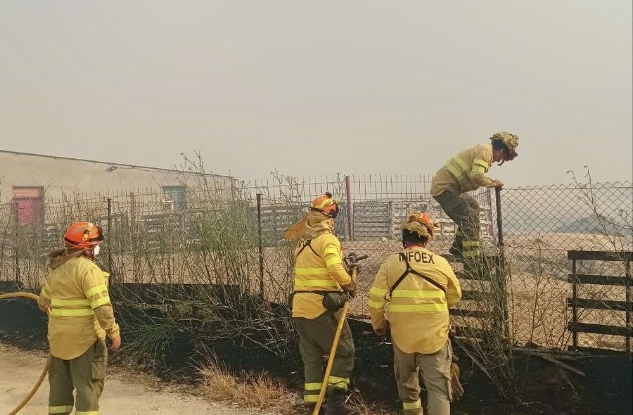 Extremadura duplica su despliegue de apoyo a la extincin del incendio de vila y Madrid