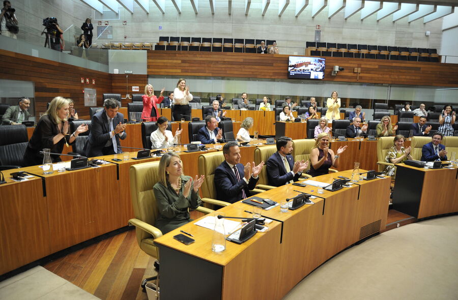 Aprobados PGEx 2026 con apoyo del PP y VOX y el voto en contra del PSOE y Unidas