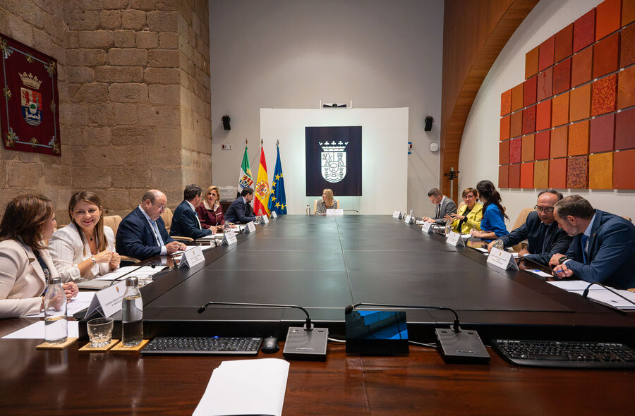La Junta otorga ms de 7M para reforzar recursos sociales comercio y universidad pblica