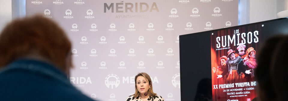 El ayuntamiento otorga a María de los Ángeles González Atanasio y a la  Comunidad Educativa de Mérida los premios Turuta de Oro 2022 que se  entregarán en una gala donde actuará 'Los