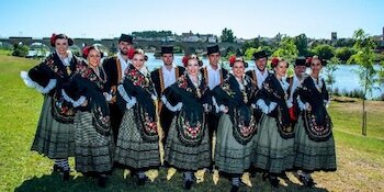 Voy a vestir a mi niña de Extremeña...