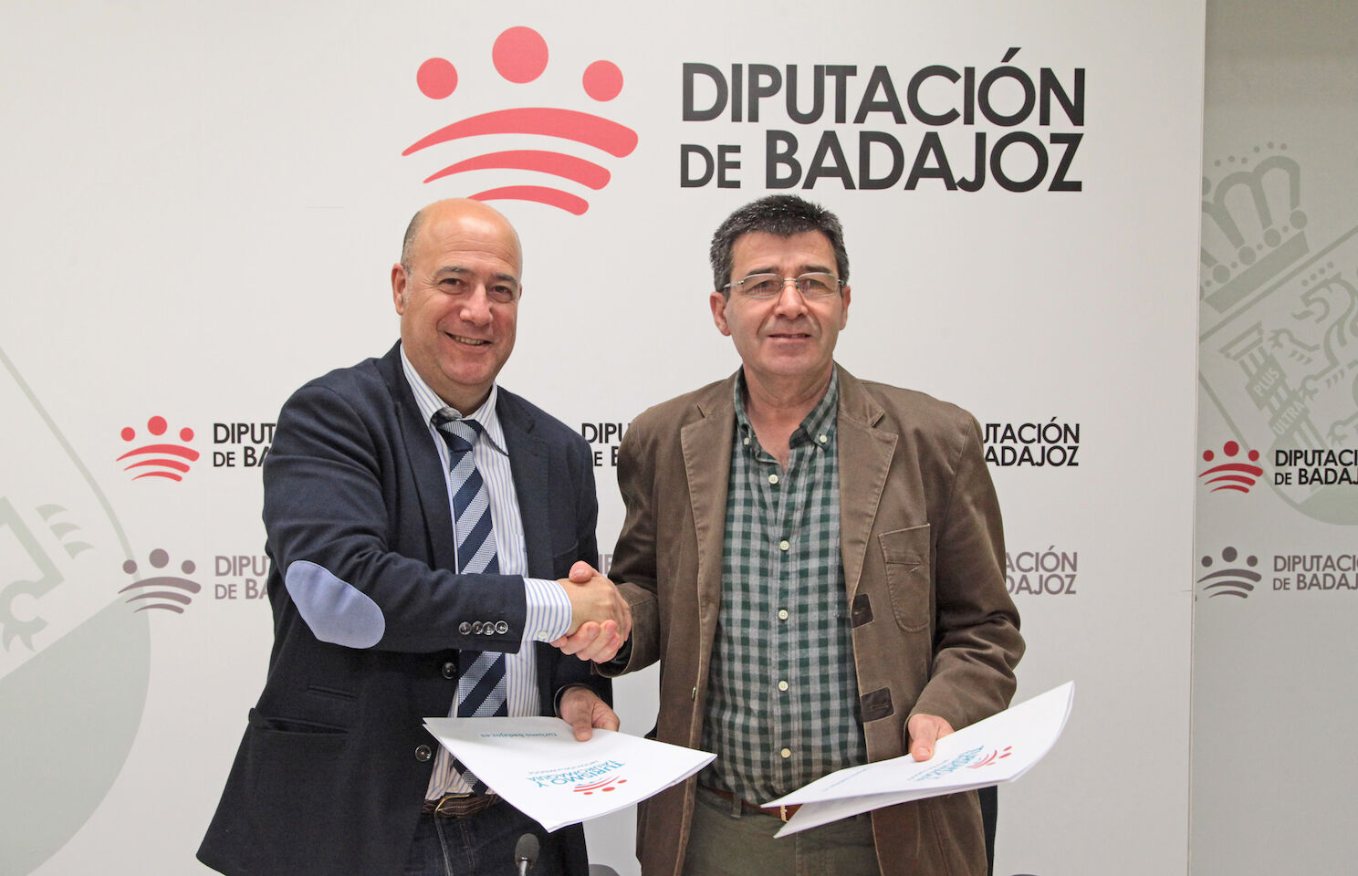 Diputación de Badajoz renueva convenio con Asociación Extremeña para Promoción Artesanía
