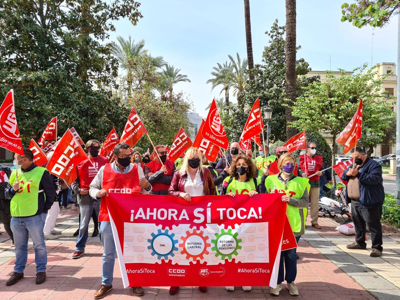CCOO y UGT reclaman que "es el momento" de exigir al Gobierno derogar ...