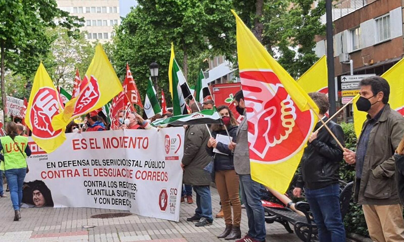 Representantes CCOO y UGT protestan en Cáceres contra el "desguace" de ...