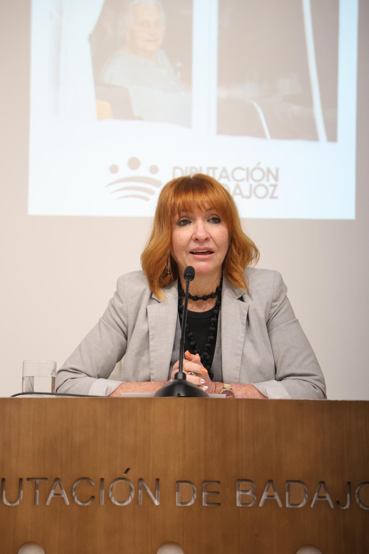 Lourdes Linares en la presentación de 'Marzo Violeta'