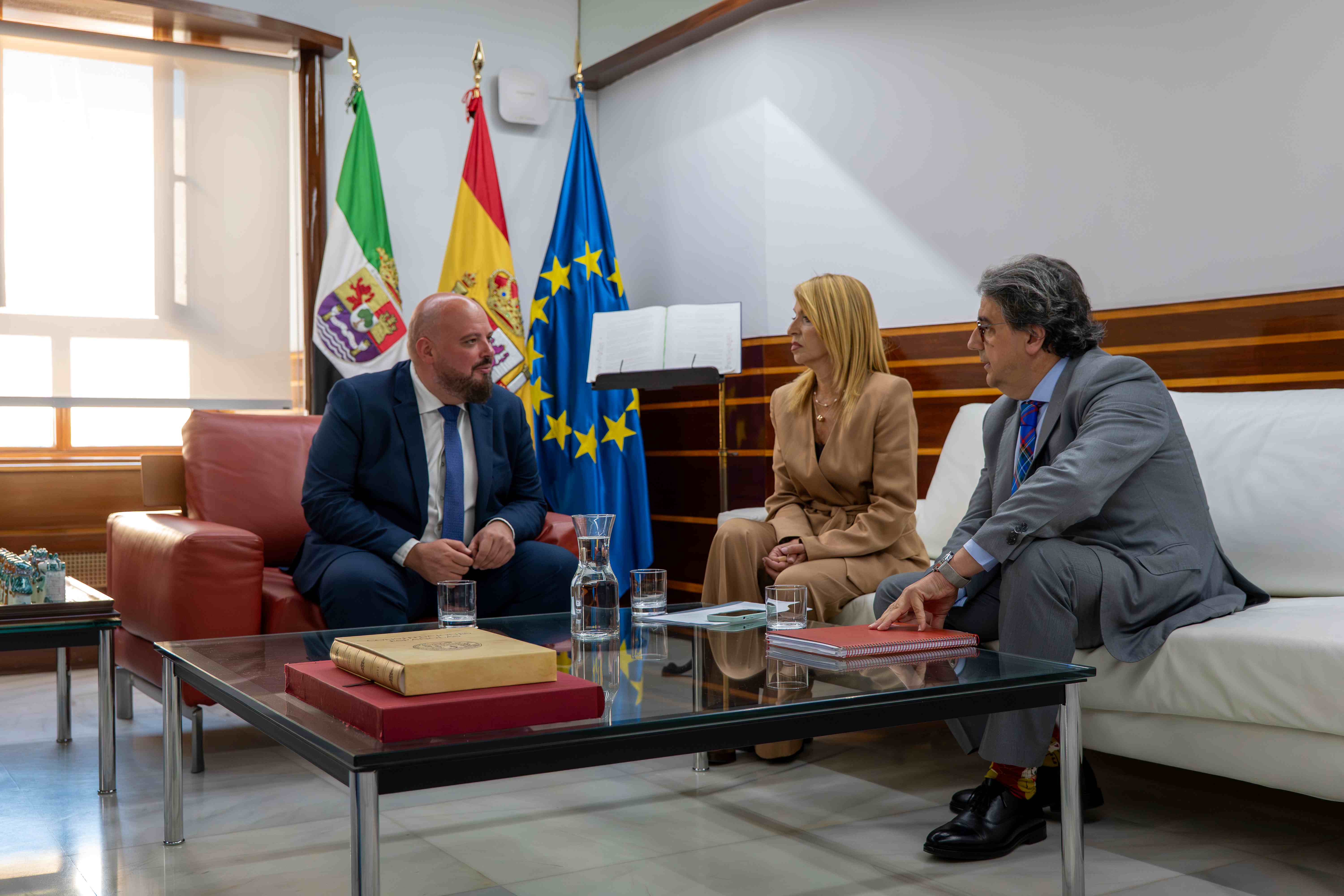 Reunión del Grupo Parlamentario Socialista con Naharro